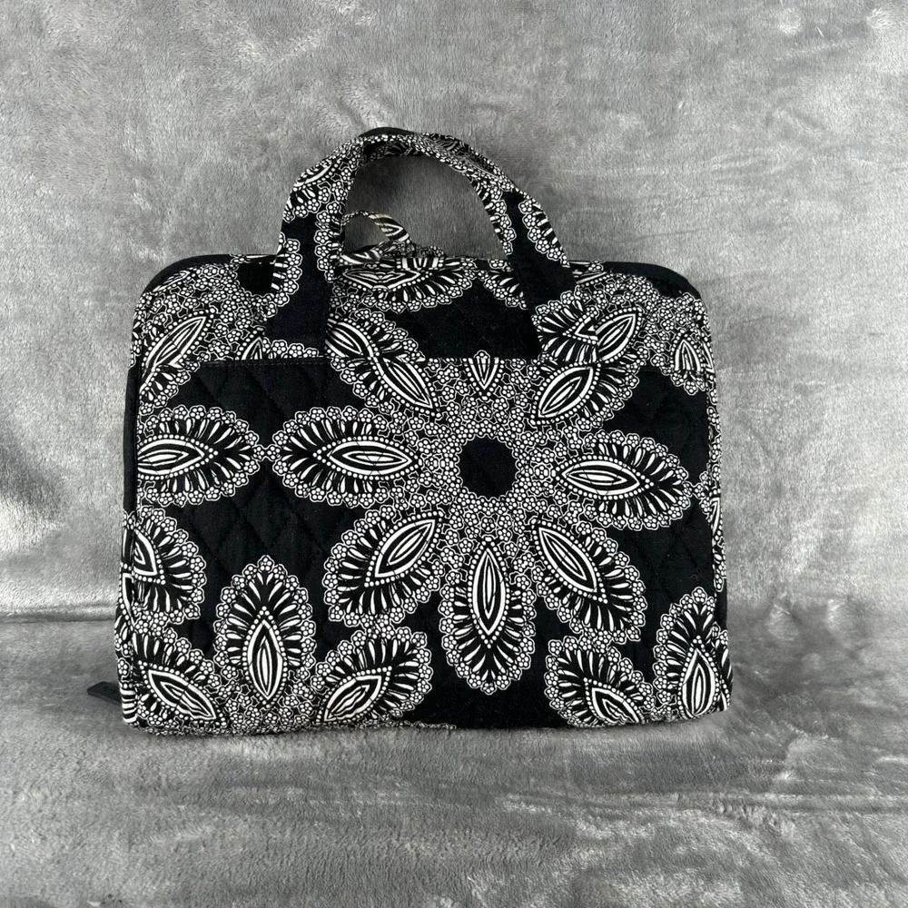 Vera Bradley Hanging Toiletry Travel Bag Black White Medallion Quilted Organizer